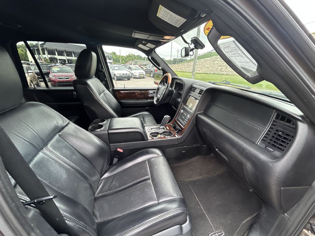 2017 Lincoln Navigator Image 22