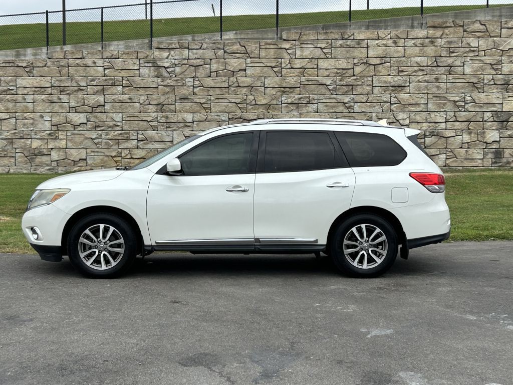 2015 Nissan Pathfinder Image 2