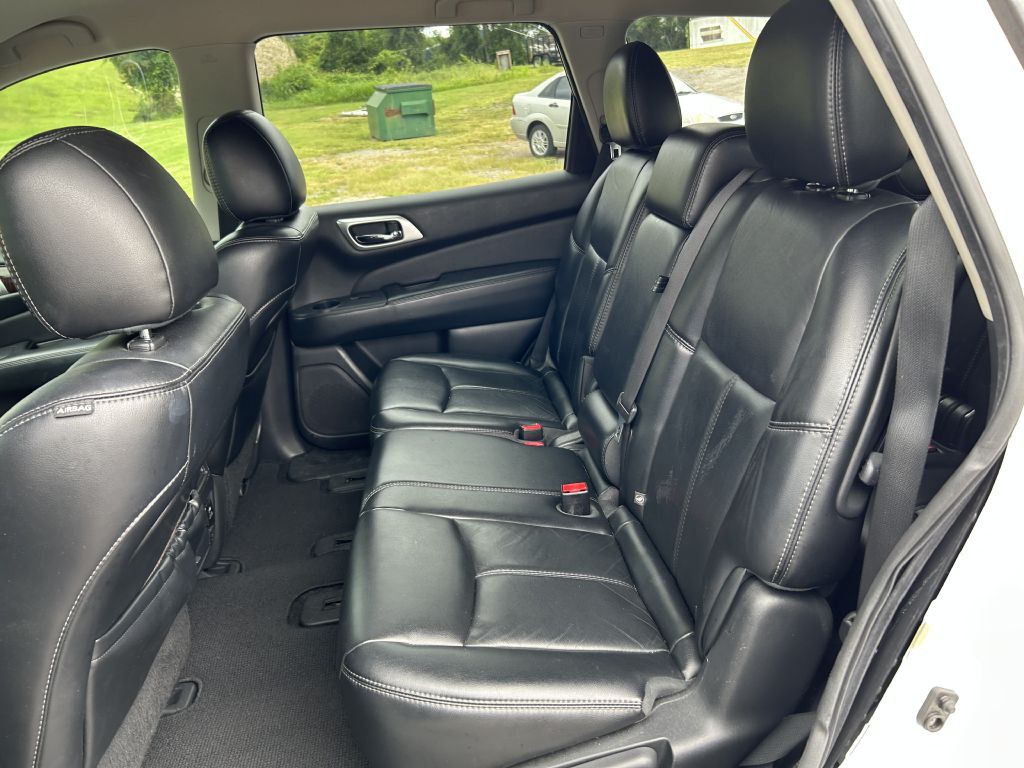 2015 Nissan Pathfinder Image 12