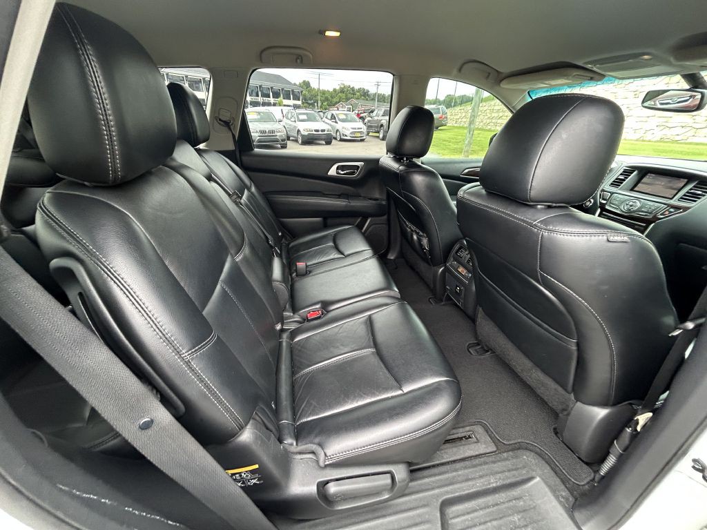 2015 Nissan Pathfinder Image 16