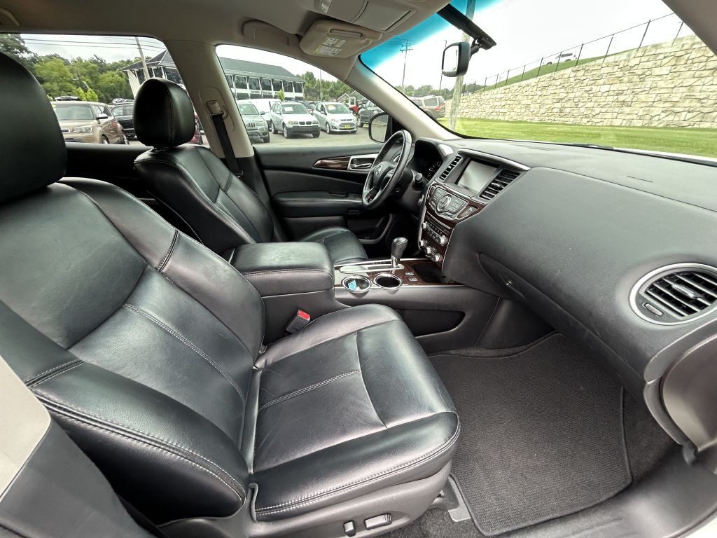 2015 Nissan Pathfinder Image 22