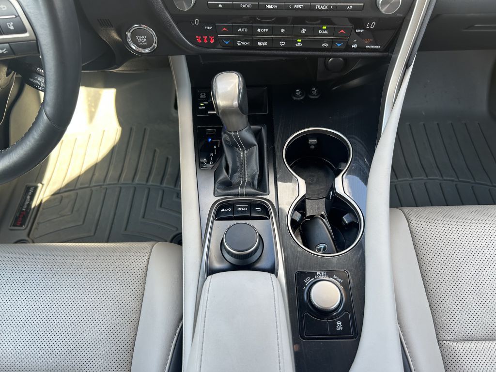 2018 Lexus RX Image 16