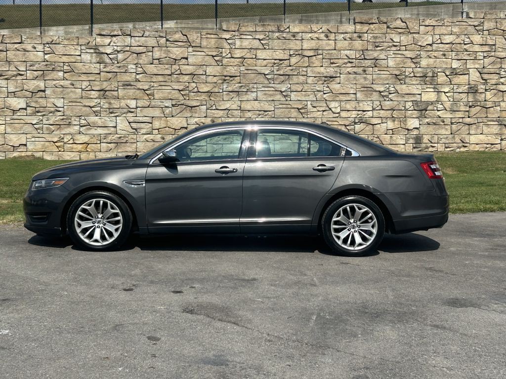 2019 Ford Taurus Image 2