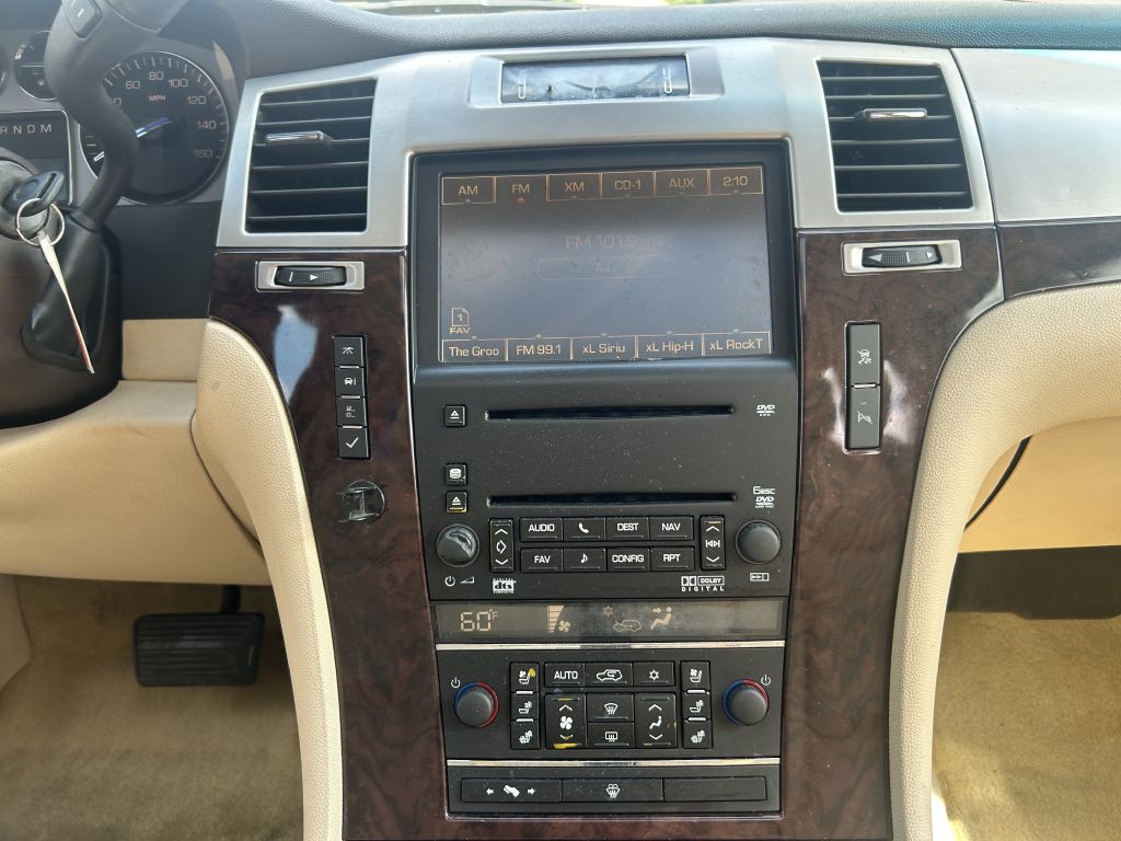 2007 Cadillac Escalade Image 16