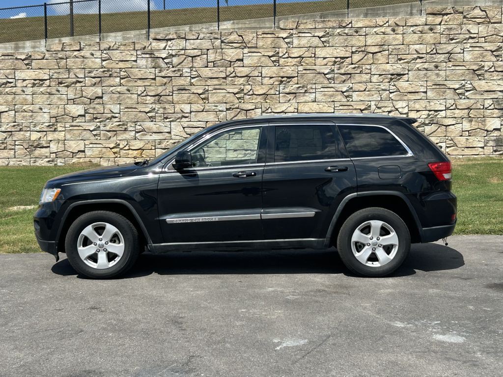 2012 Jeep Grand Cherokee Image 2