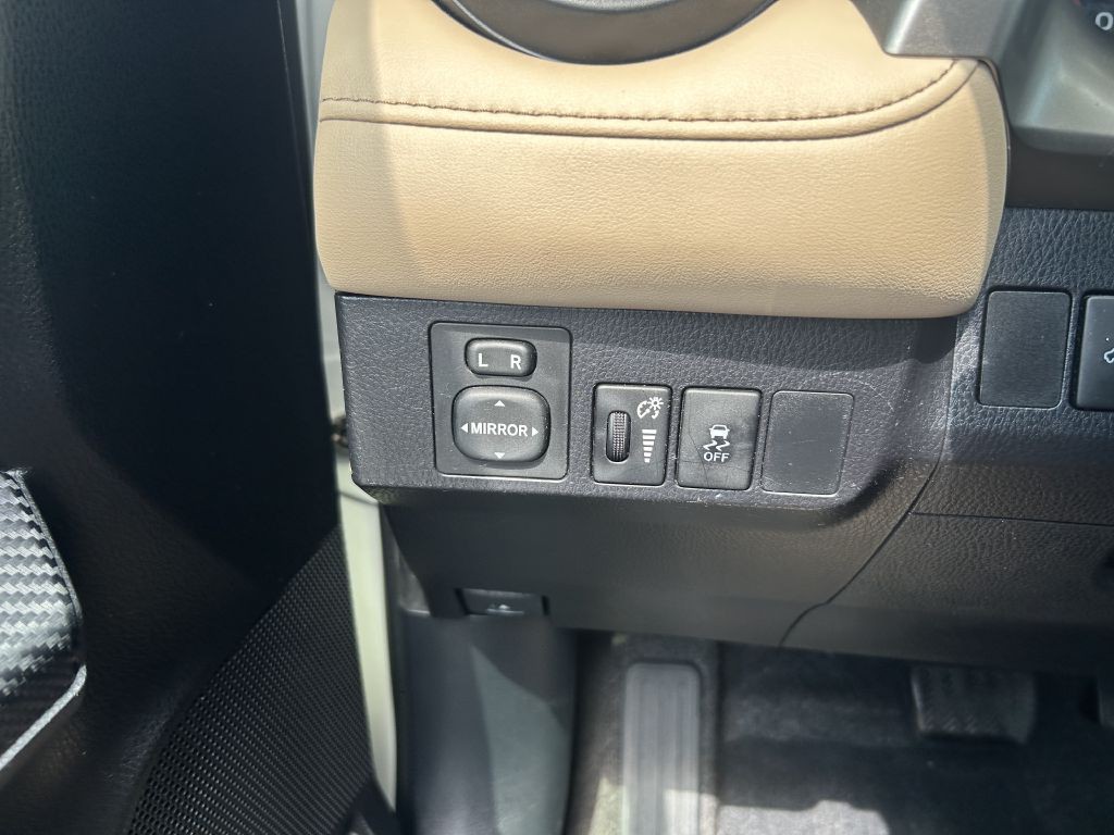 2015 Toyota Rav4 Image 8