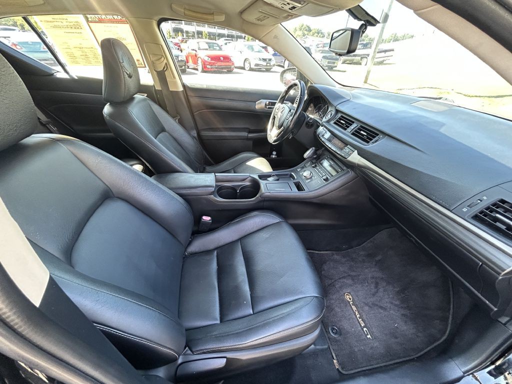 2016 Lexus CT Image 18