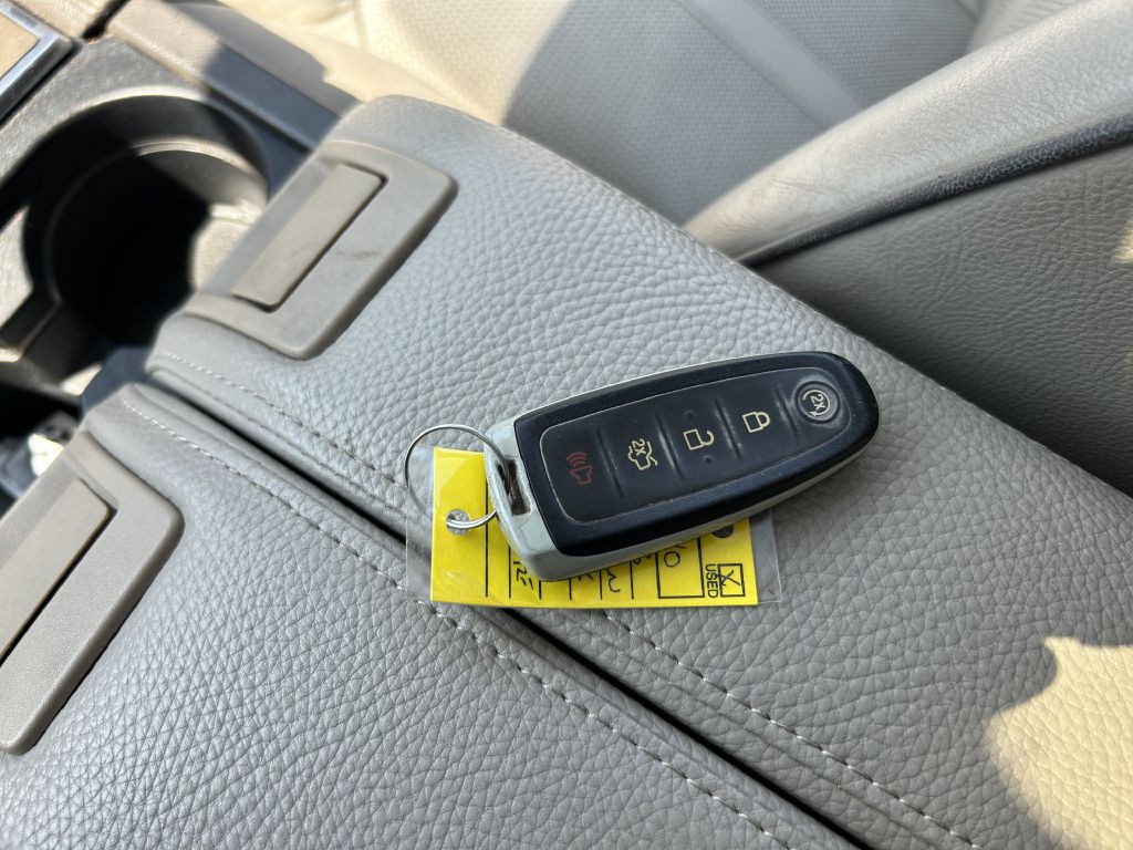 2013 Lincoln MKX Image 24