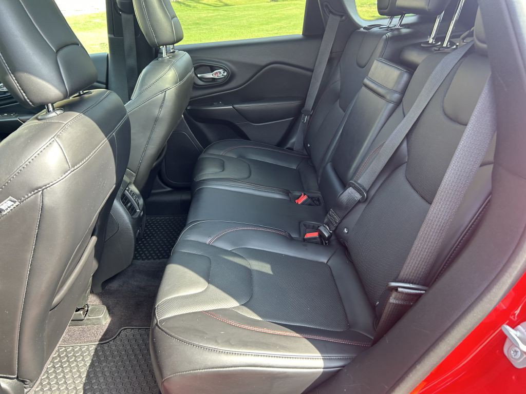 2019 Jeep Cherokee Image 13
