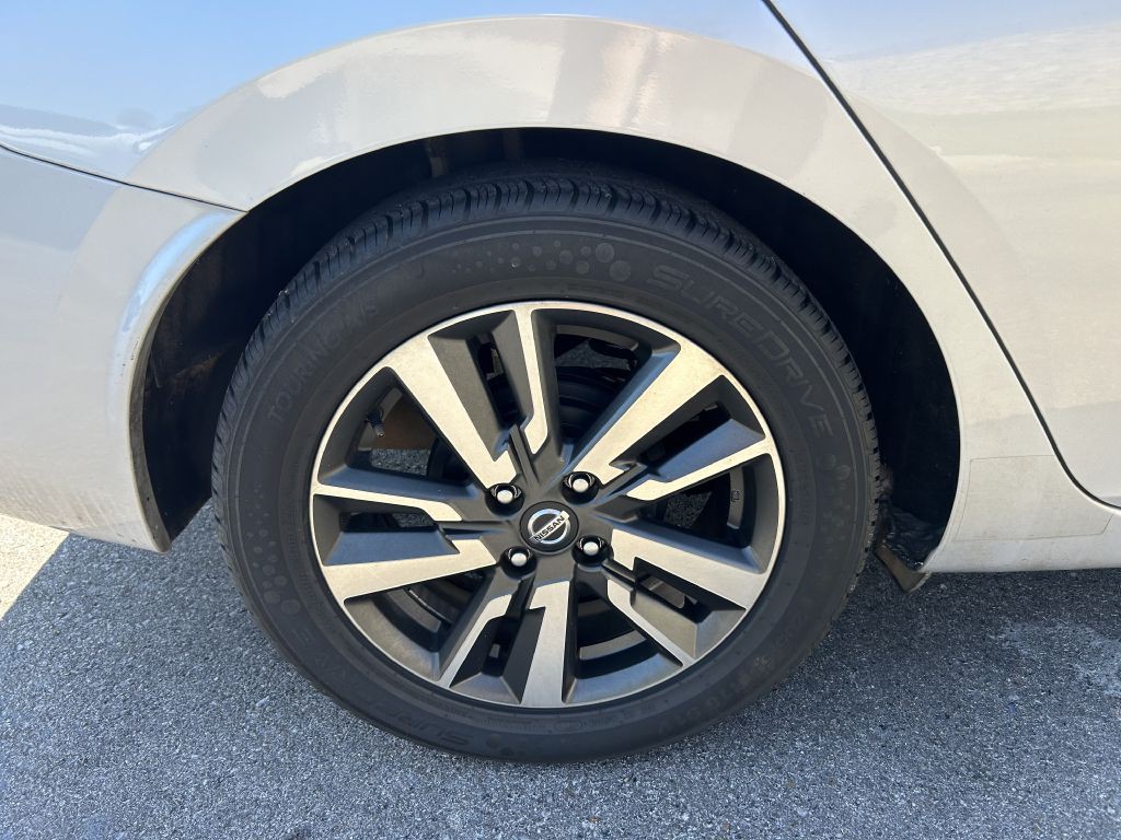 2021 Nissan Versa Image 6