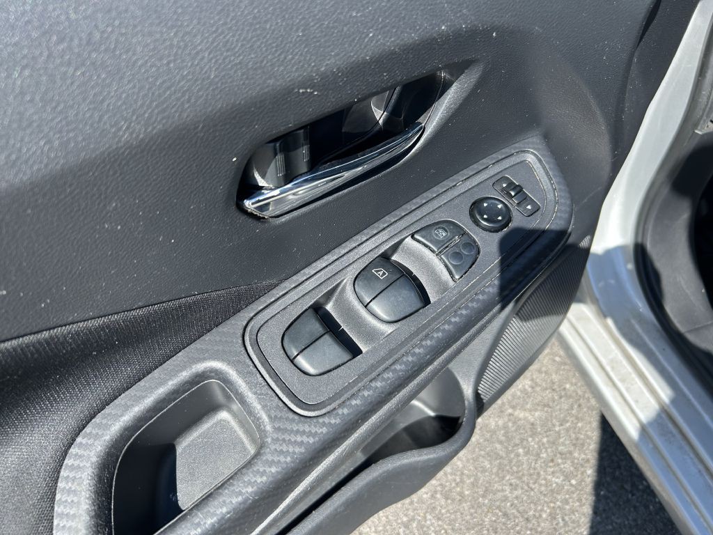 2021 Nissan Versa Image 7