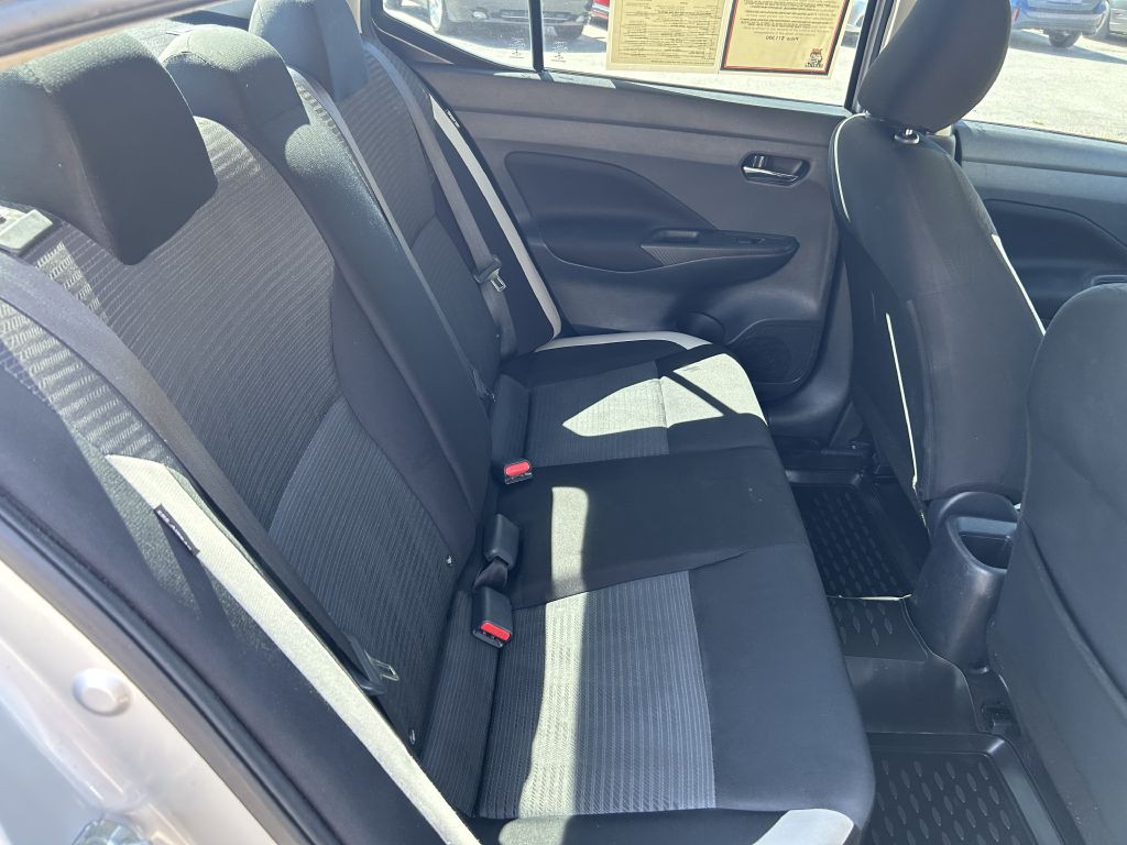 2021 Nissan Versa Image 12