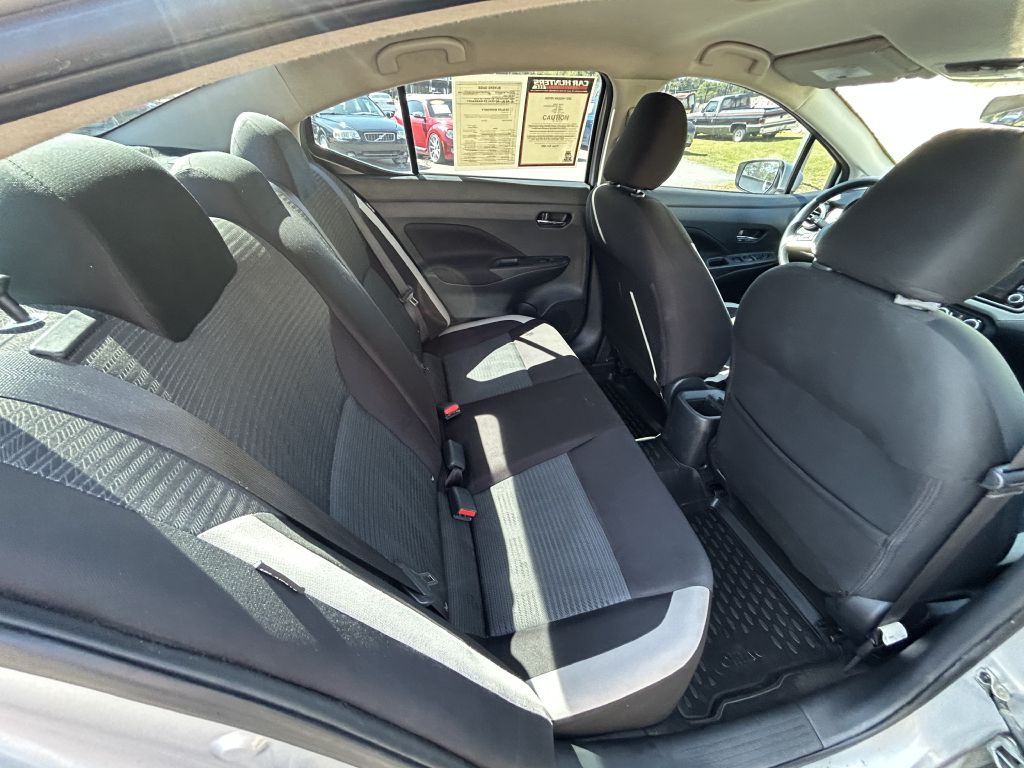 2021 Nissan Versa Image 13