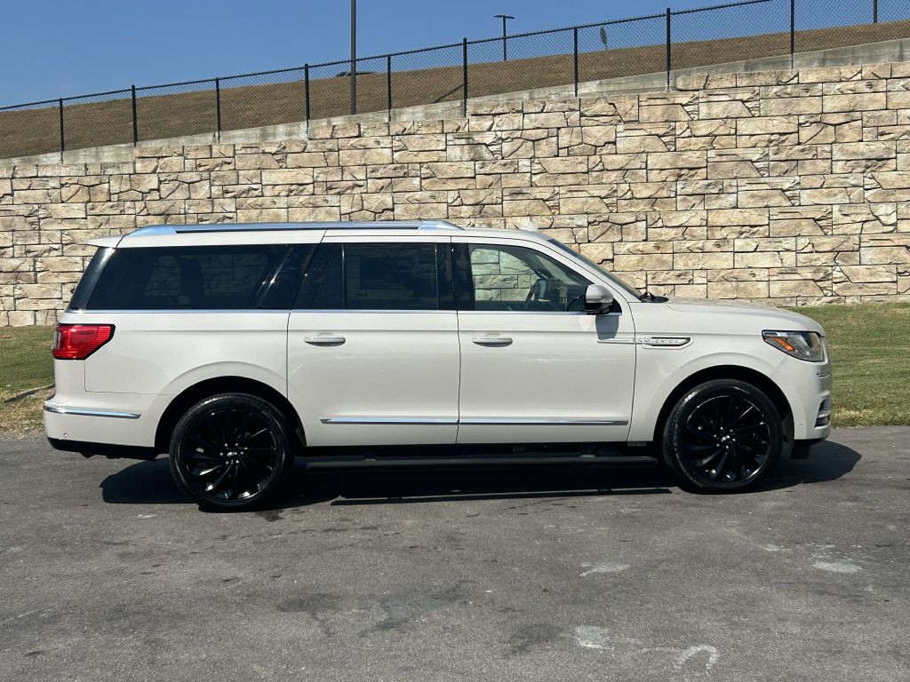 2021 Lincoln Navigator Image 3