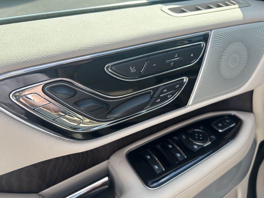2021 Lincoln Navigator Image 8