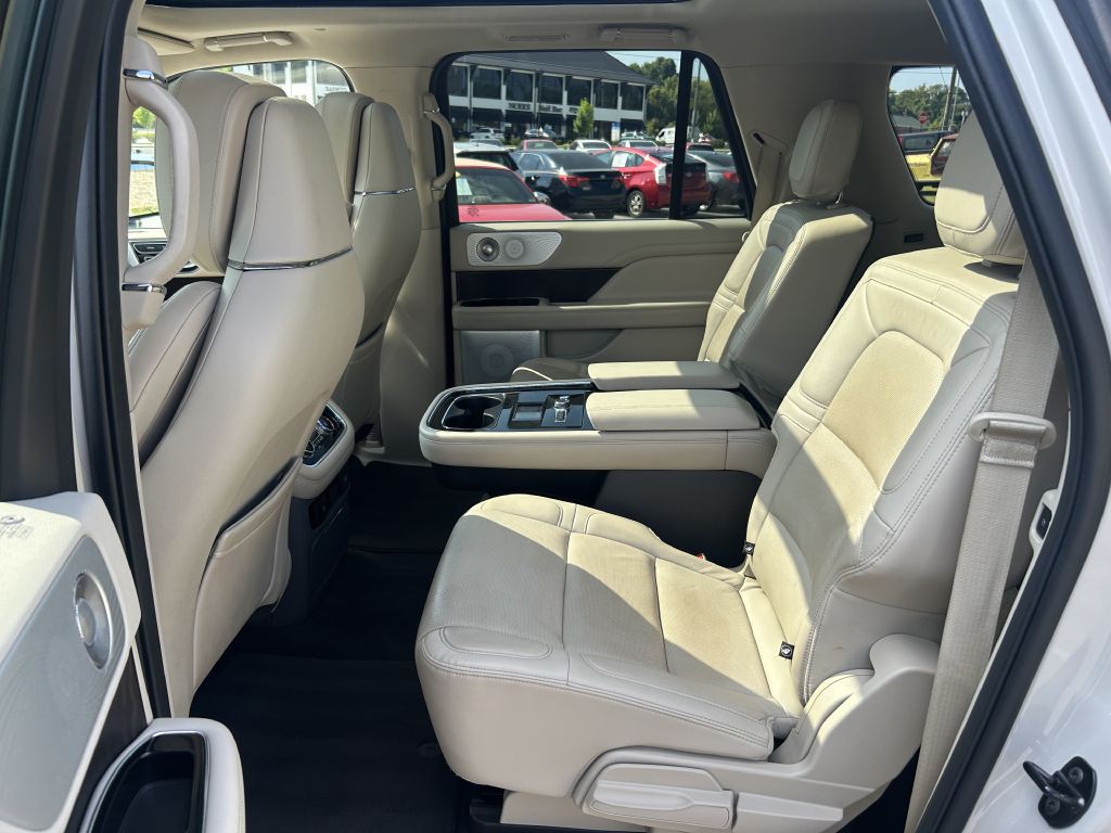 2021 Lincoln Navigator Image 12