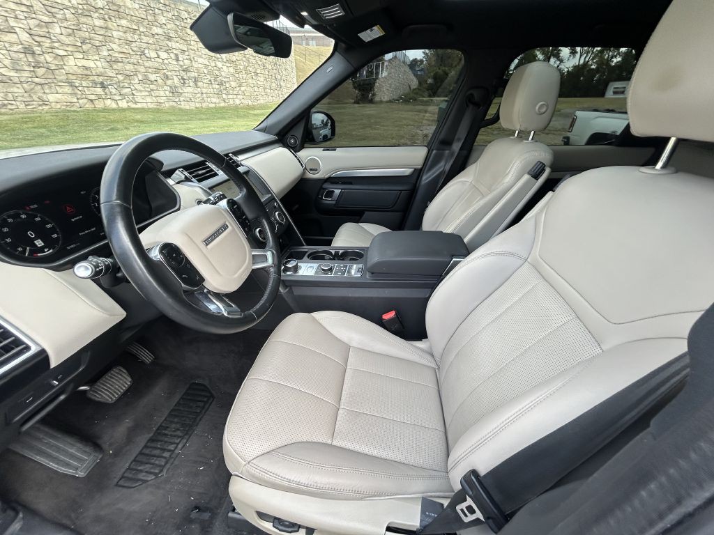 2020 Land Rover Discovery Image 10