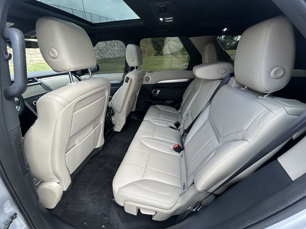 2020 Land Rover Discovery Image 11