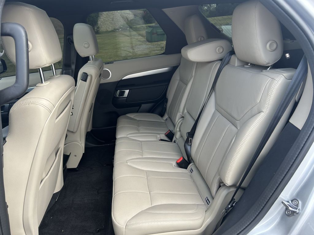 2020 Land Rover Discovery Image 12