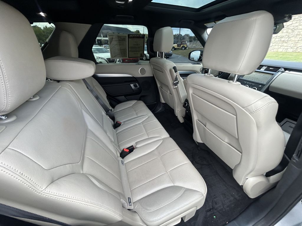 2020 Land Rover Discovery Image 14