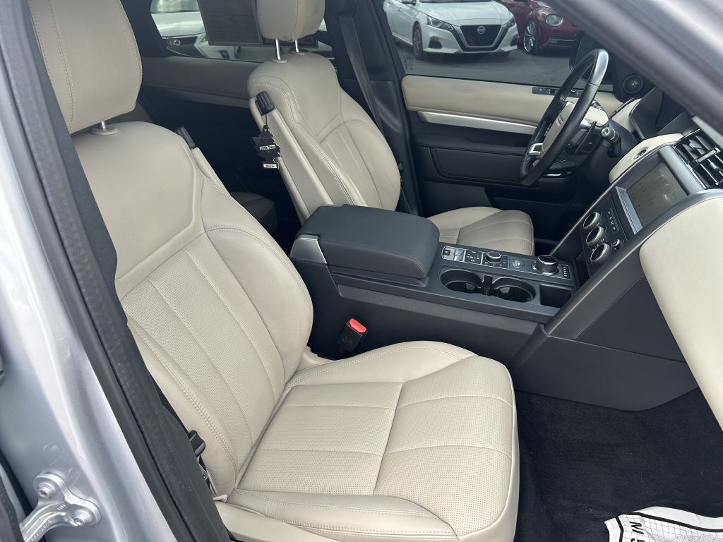 2020 Land Rover Discovery Image 19