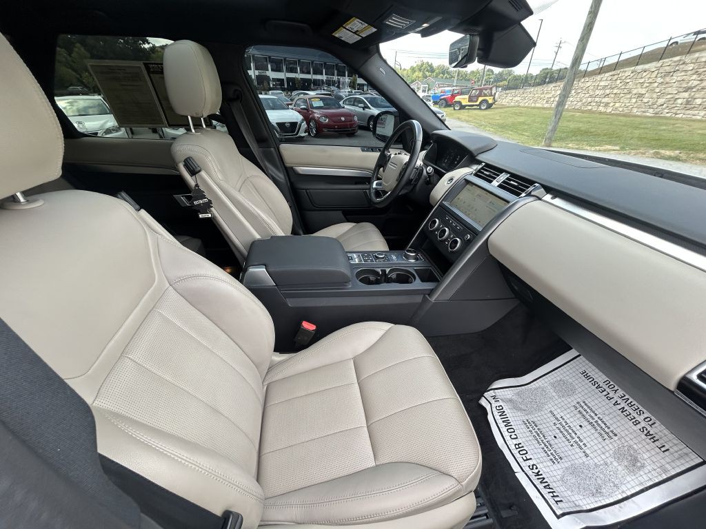 2020 Land Rover Discovery Image 20