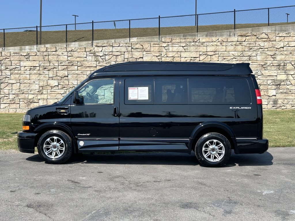 2016 GMC Savana Image 2