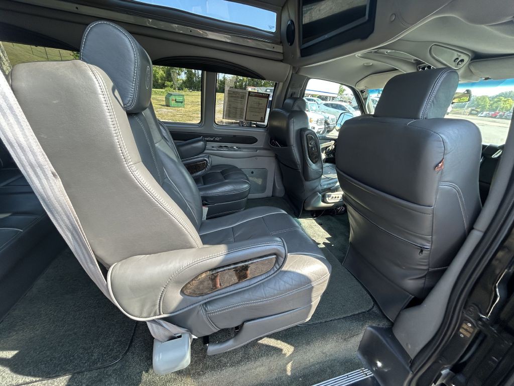 2016 GMC Savana Image 12