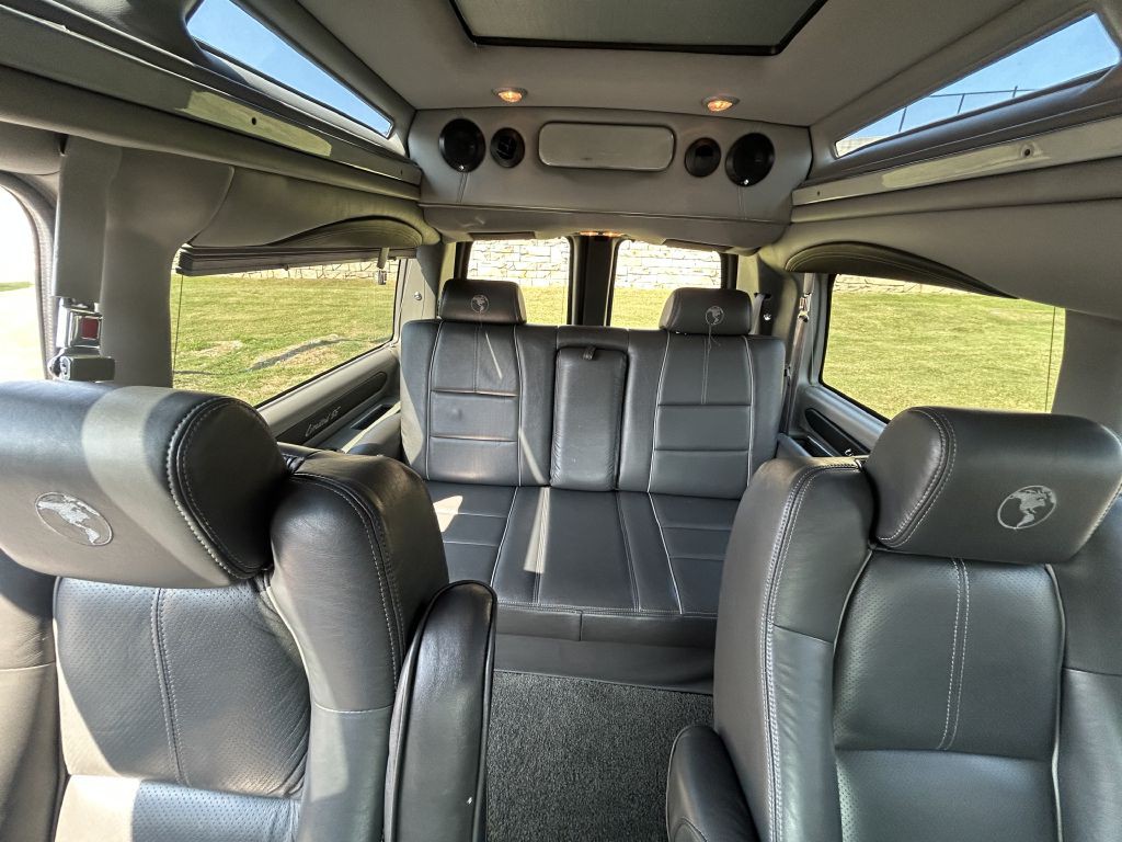 2016 GMC Savana Image 13