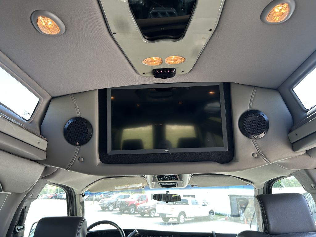 2016 GMC Savana Image 15