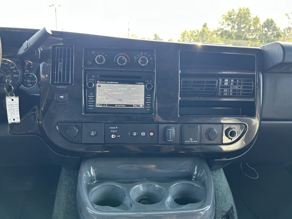 2016 GMC Savana Image 17