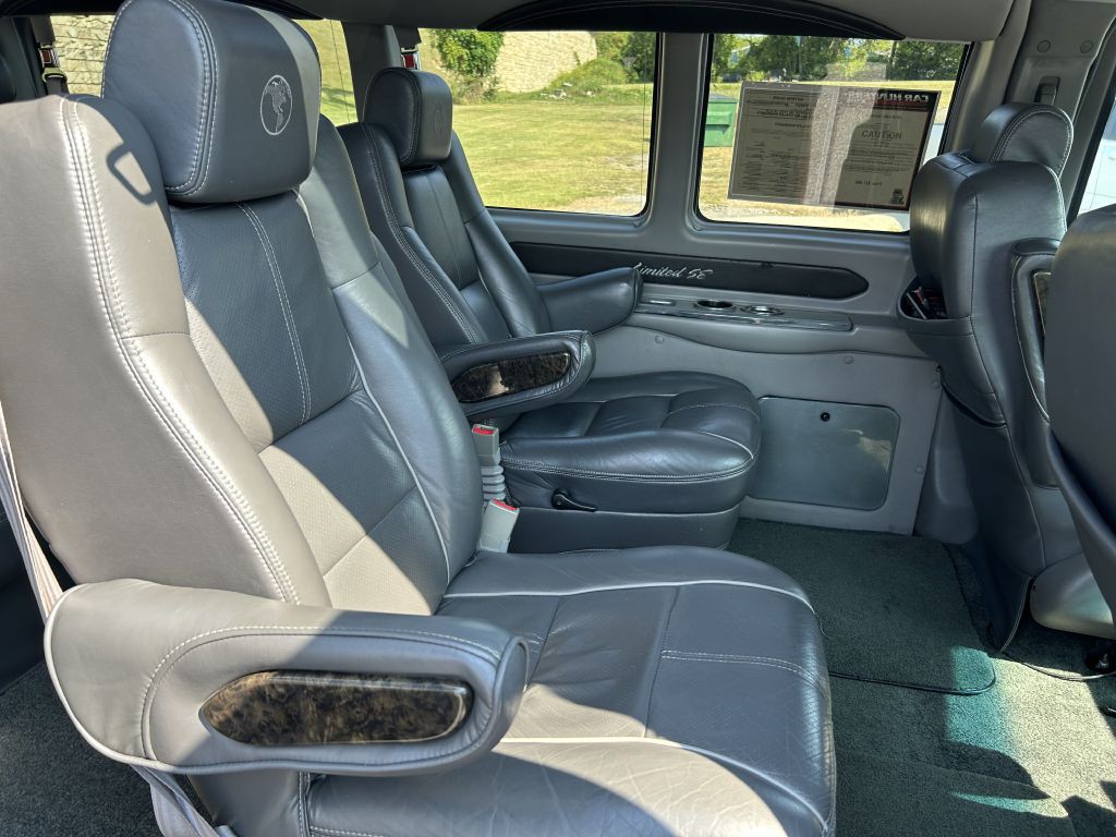 2016 GMC Savana Image 19