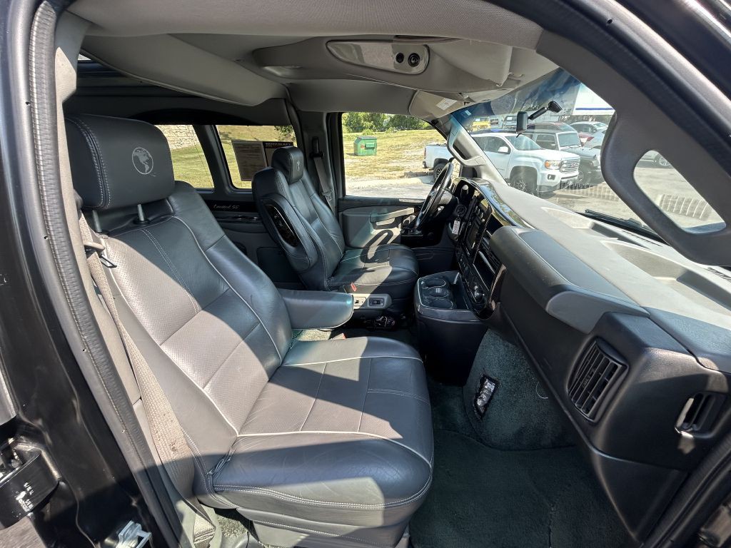 2016 GMC Savana Image 21