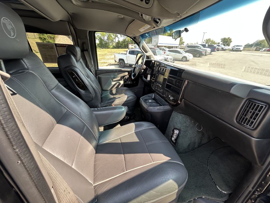 2016 GMC Savana Image 22