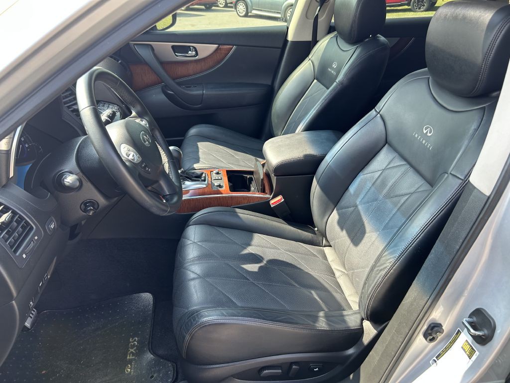 2012 INFINITI FX35 Image 7