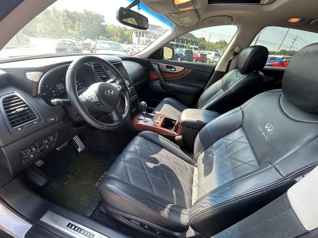 2012 INFINITI FX35 Image 9