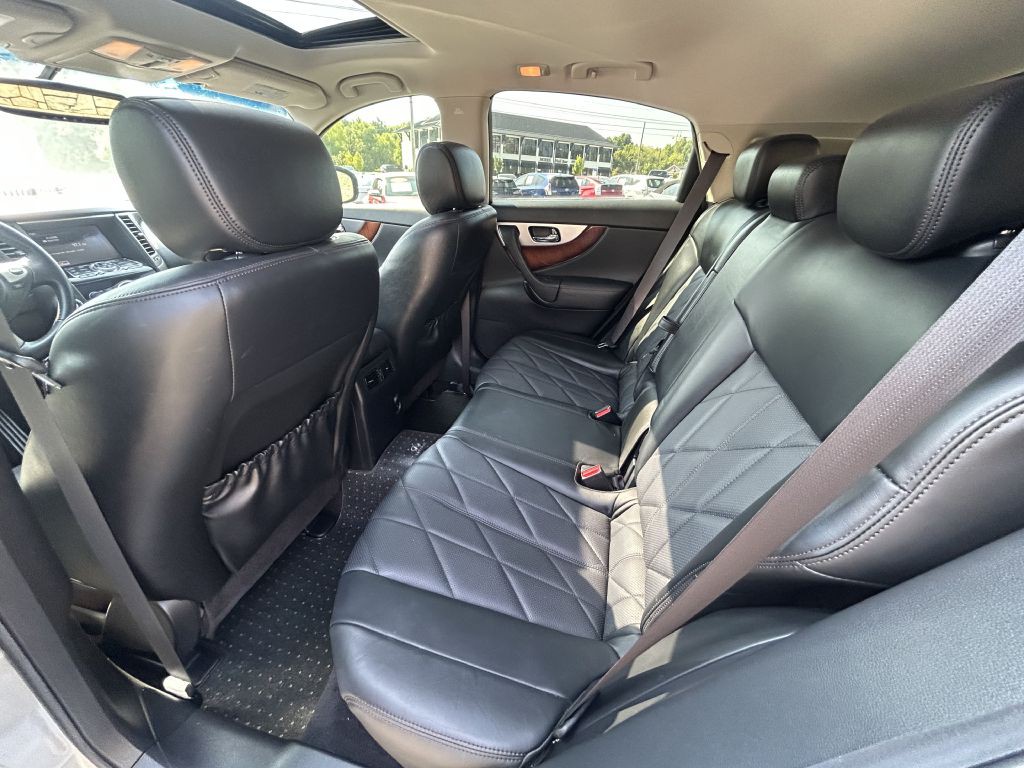 2012 INFINITI FX35 Image 10