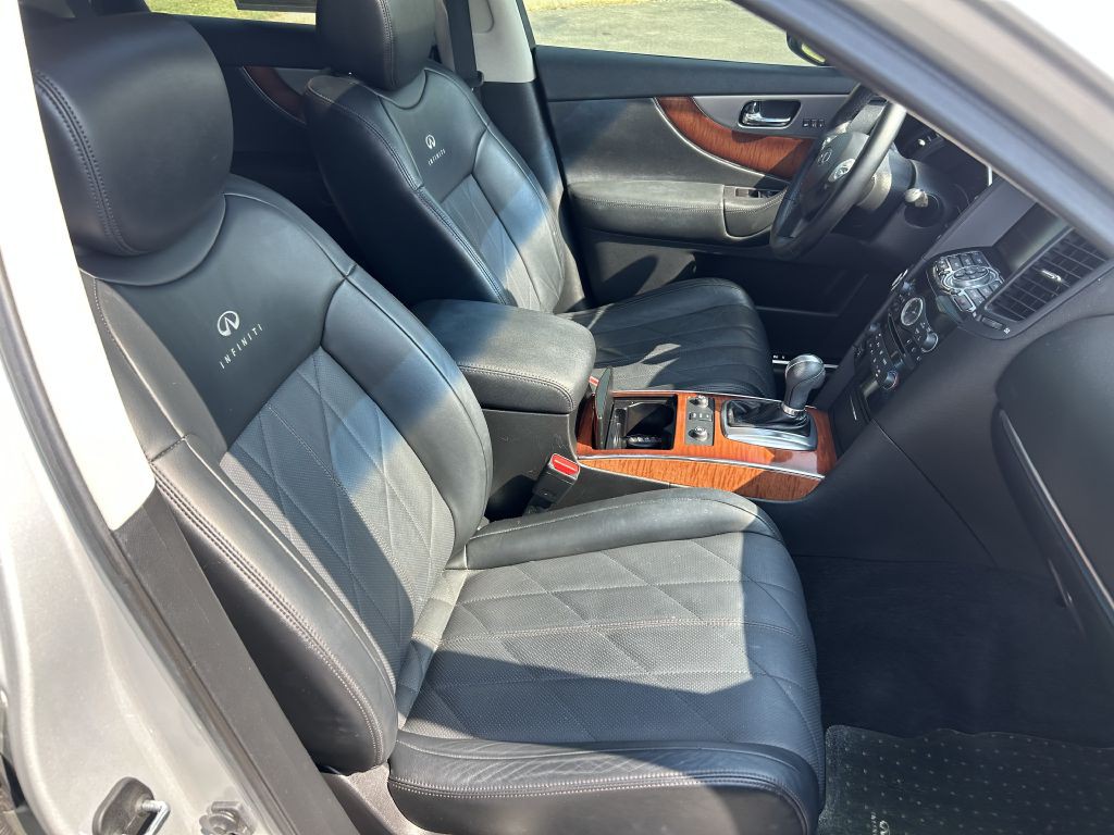 2012 INFINITI FX35 Image 17