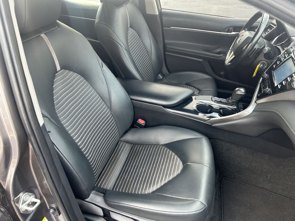 2019 Toyota Camry Image 17