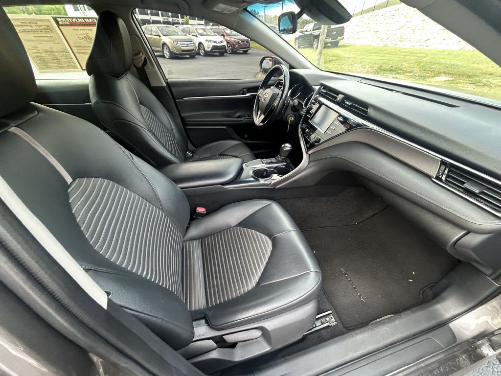 2019 Toyota Camry Image 18