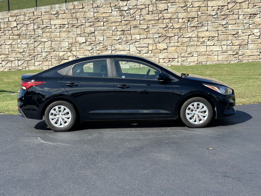 2020 Hyundai Accent Image 3