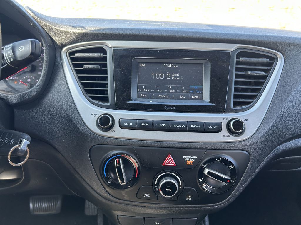 2020 Hyundai Accent Image 15