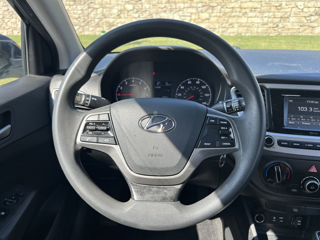 2020 Hyundai Accent Image 16