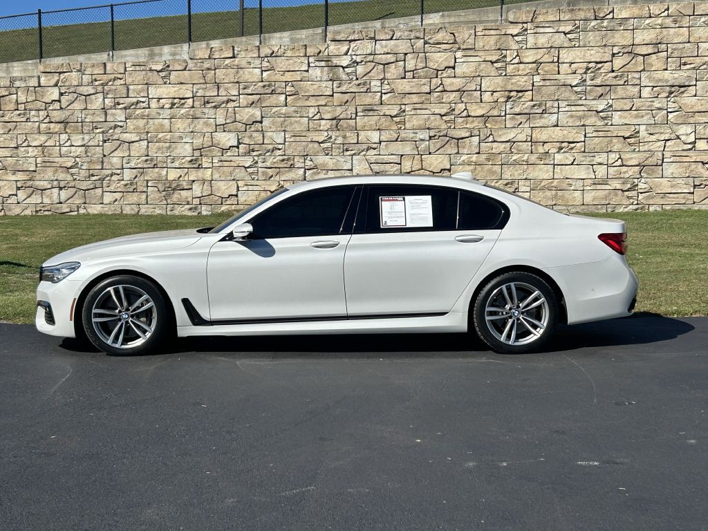 2017 BMW 7 Series Image 2