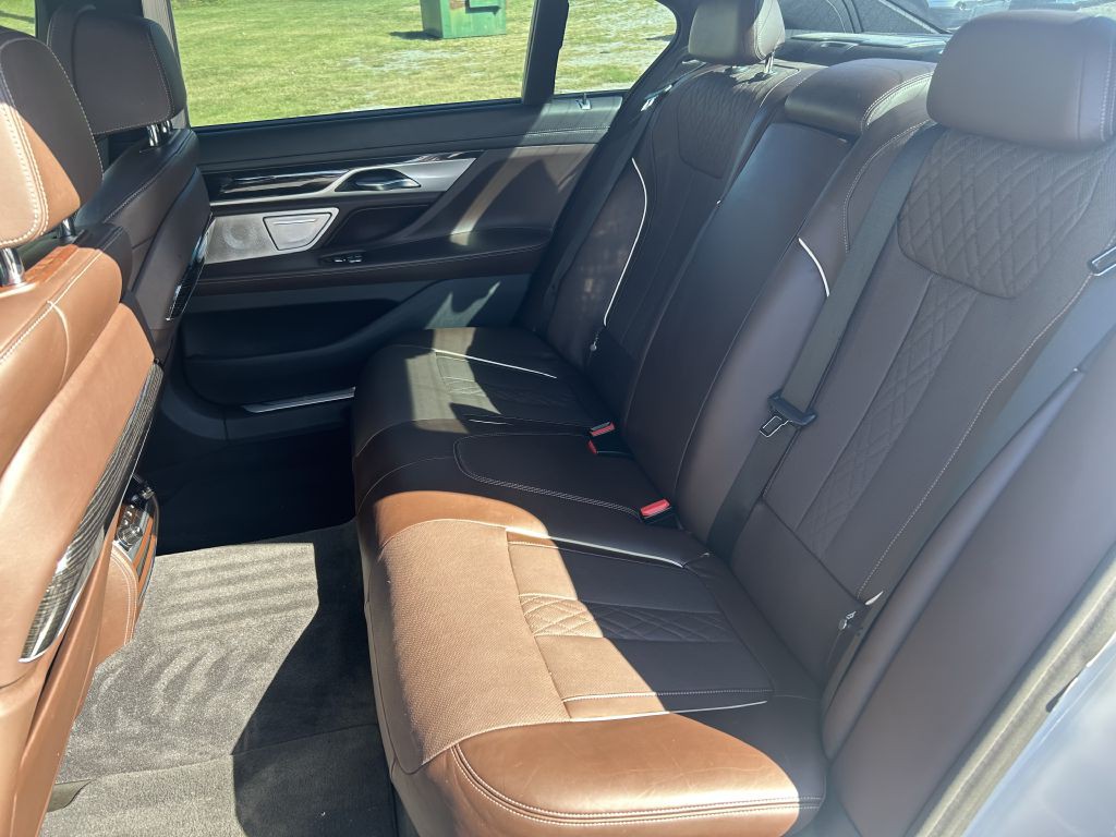 2017 BMW 7 Series Image 12