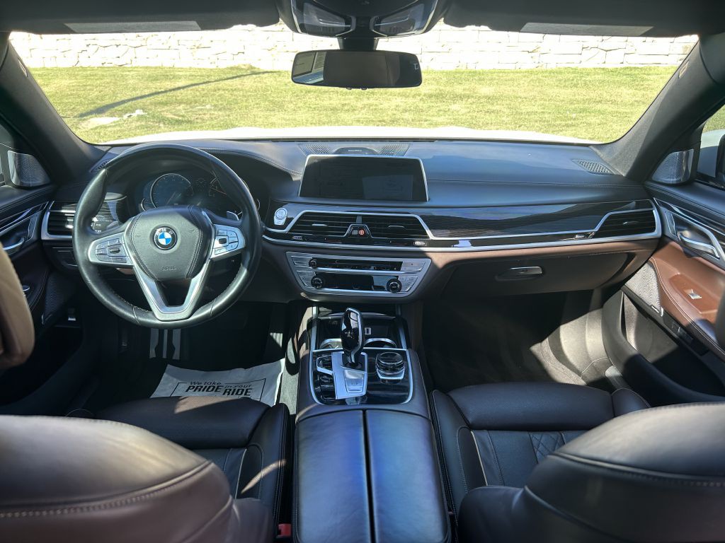 2017 BMW 7 Series Image 15
