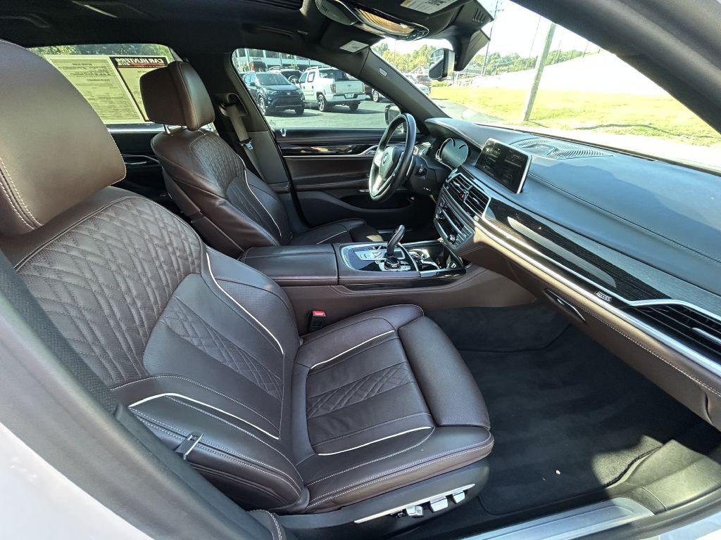 2017 BMW 7 Series Image 21