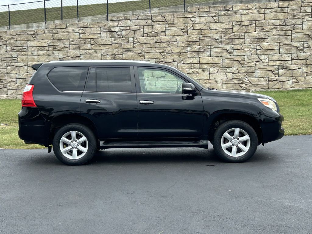2011 Lexus GX Image 3
