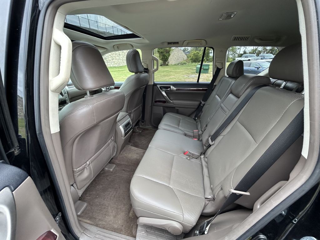 2011 Lexus GX Image 11