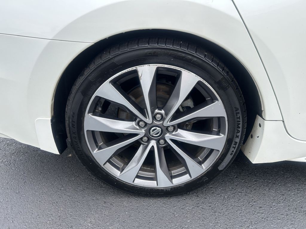 2019 Nissan Maxima Image 6